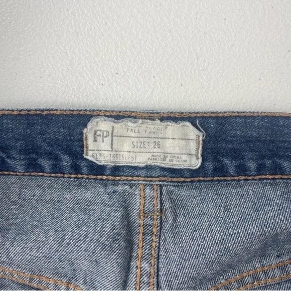 Free People Embroidered Aztec Distressed Denim Jean Shorts Cutoffs Boho 26 - Picture 6 of 10